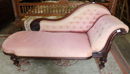 Victorian button back scroll end chaise longue